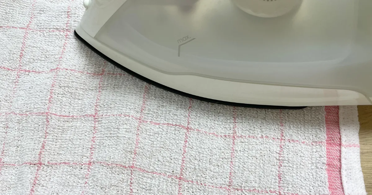 【検証】ダイニングテーブルの汚れを落とす方法6つ